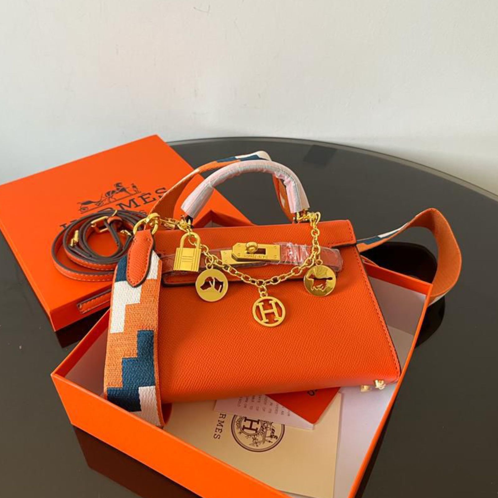 𝟱𝟬% 𝗦𝗽𝗲𝗰𝗶𝗮𝗹 𝗗𝗶𝘀𝗰𝗼𝘂𝗻𝘁 -Premium Quality 𝐇𝐄𝐑𝐌𝐄𝐒 Ladies Bag | Made in Italy | Free Delivery All Over Qatar