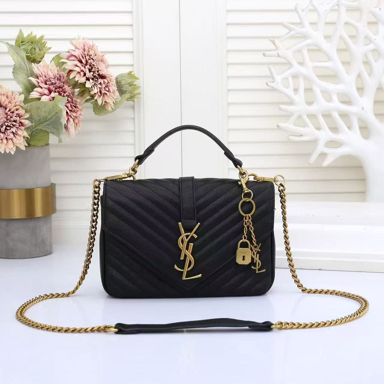 𝟱𝟬% 𝗦𝗽𝗲𝗰𝗶𝗮𝗹 𝗗𝗶𝘀𝗰𝗼𝘂𝗻𝘁  -Premium Quality 𝐒𝐀𝐈𝐍𝐓 𝐋𝐀𝐔𝐑𝐄𝐍𝐓 Ladies Bag | Made in Italy | Free Delivery All Over Qatar