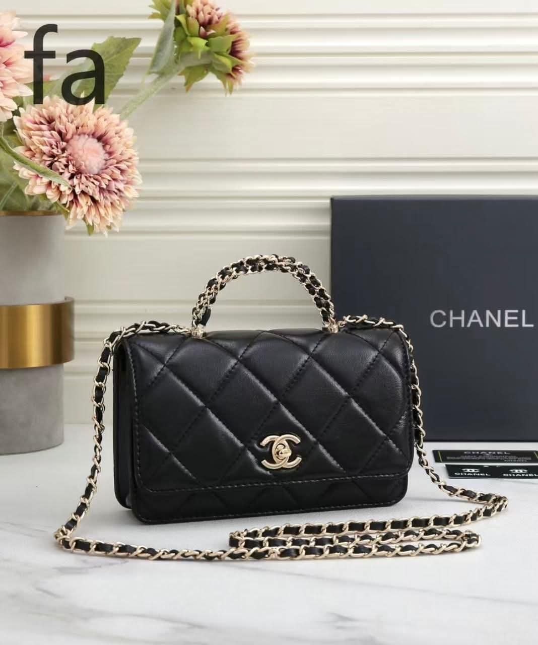 𝟱𝟬% 𝗦𝗽𝗲𝗰𝗶𝗮𝗹 𝗗𝗶𝘀𝗰𝗼𝘂𝗻𝘁  -Premium Quality 𝐂𝐇𝐀𝐍𝐄𝐋 𝐇𝐚𝐧𝐝𝐛𝐚𝐠 Ladies Bag | Made in Italy | Free Delivery All Over Qatar